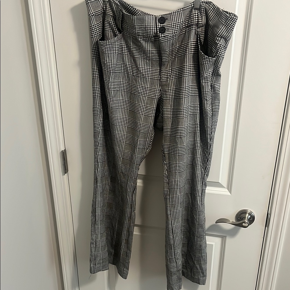Torrid Black and White Trousers Straight-Leg Design